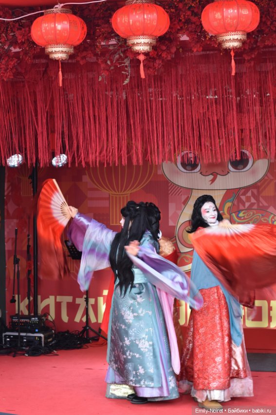 Бонни, Оливия, драконы, панды и Китай в Москве))