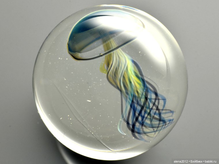 Мир вселенных, пойманных в стекло