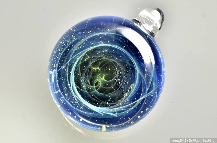 Мир вселенных, пойманных в стекло