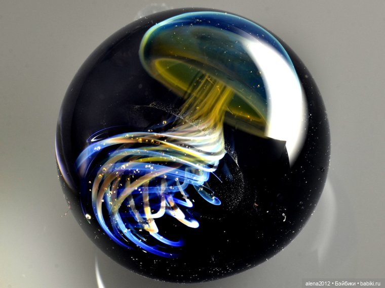 Мир вселенных, пойманных в стекло