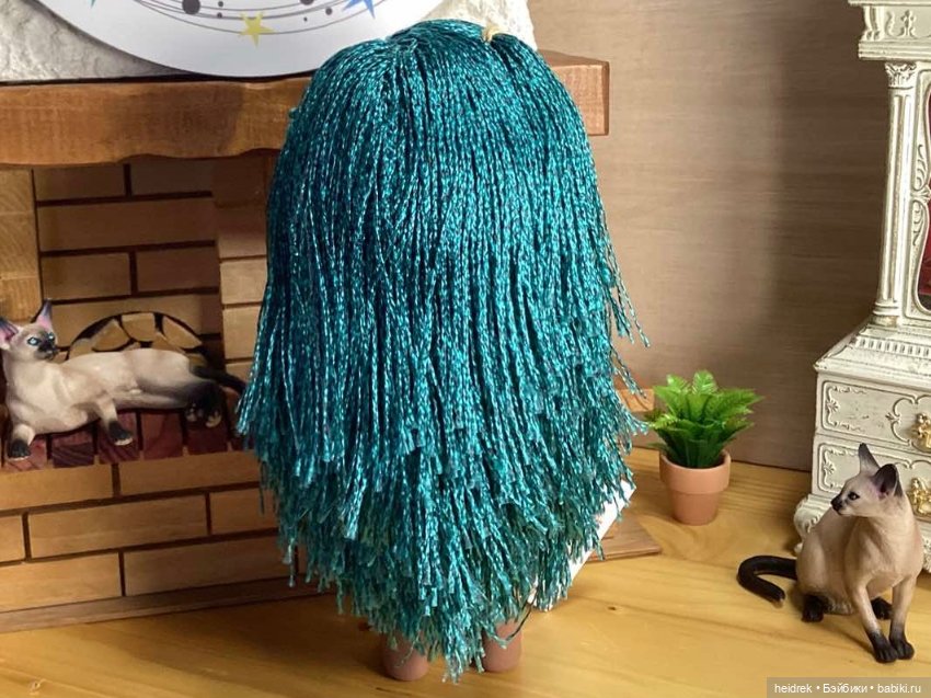 Кукла Little Mia из коллекции 2025 с трессами (афрокосичками)