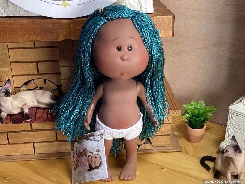 Кукла Little Mia из коллекции 2025 с трессами (афрокосичками) (фото 9)