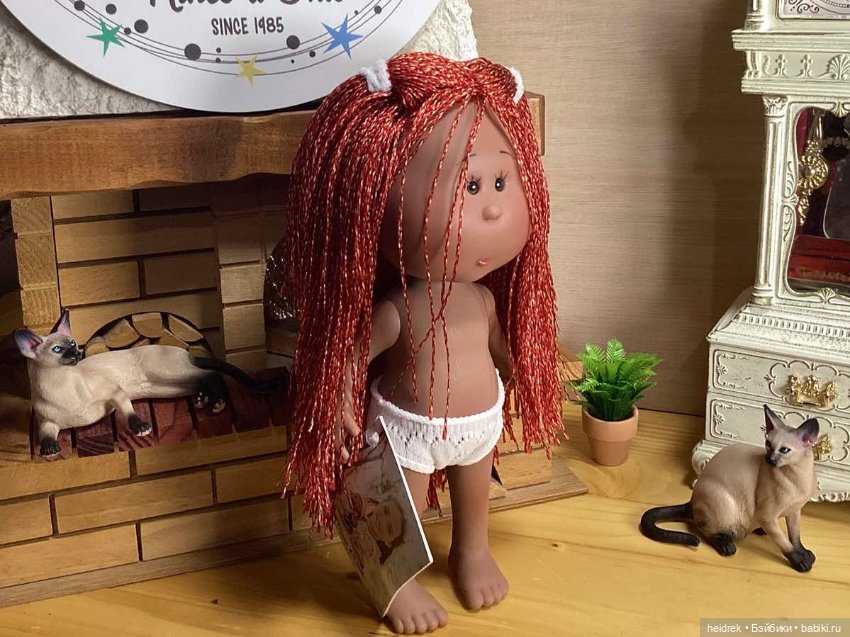 Кукла Little Mia из коллекции 2025 с трессами (афрокосичками) (фото 7)