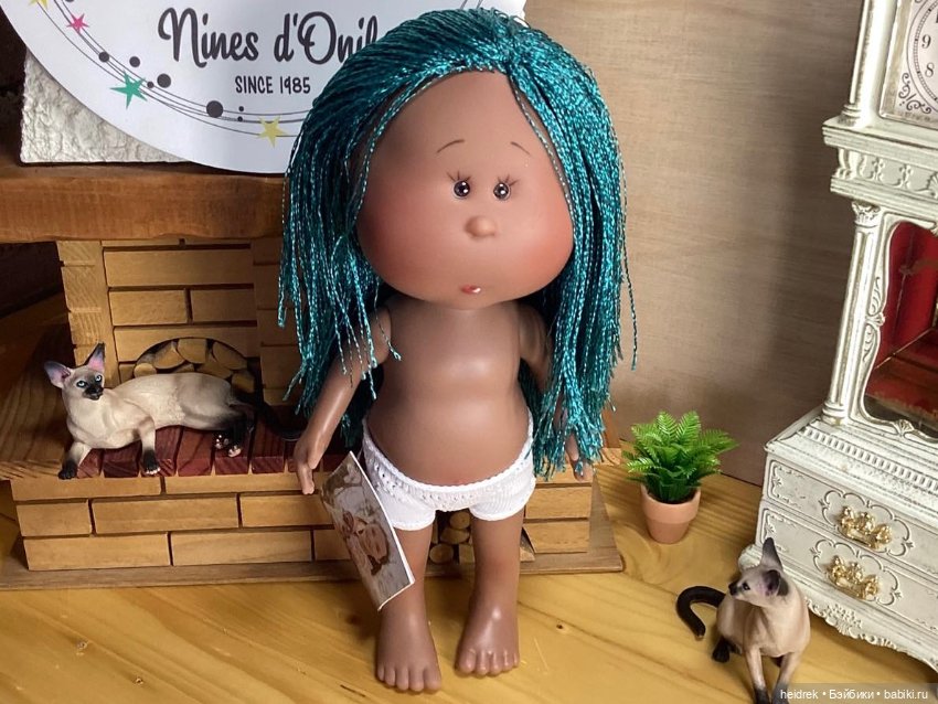 Кукла Little Mia из коллекции 2025 с трессами (афрокосичками)