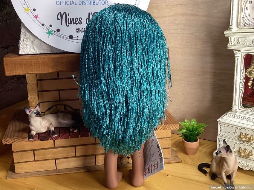 Кукла Little Mia из коллекции 2025 с трессами (афрокосичками) (фото 4)