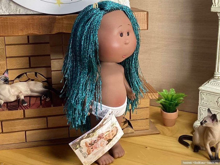 Кукла Little Mia из коллекции 2025 с трессами (афрокосичками)