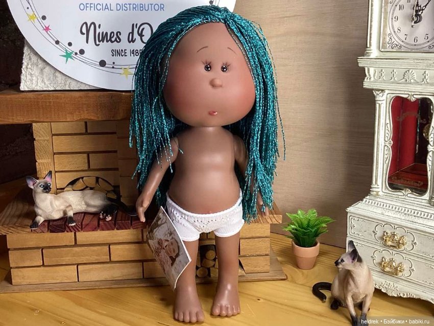 Кукла Little Mia из коллекции 2025 с трессами (афрокосичками) (фото 2)