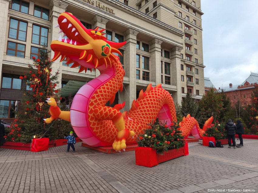 Бонни, Оливия, драконы, панды и Китай в Москве))