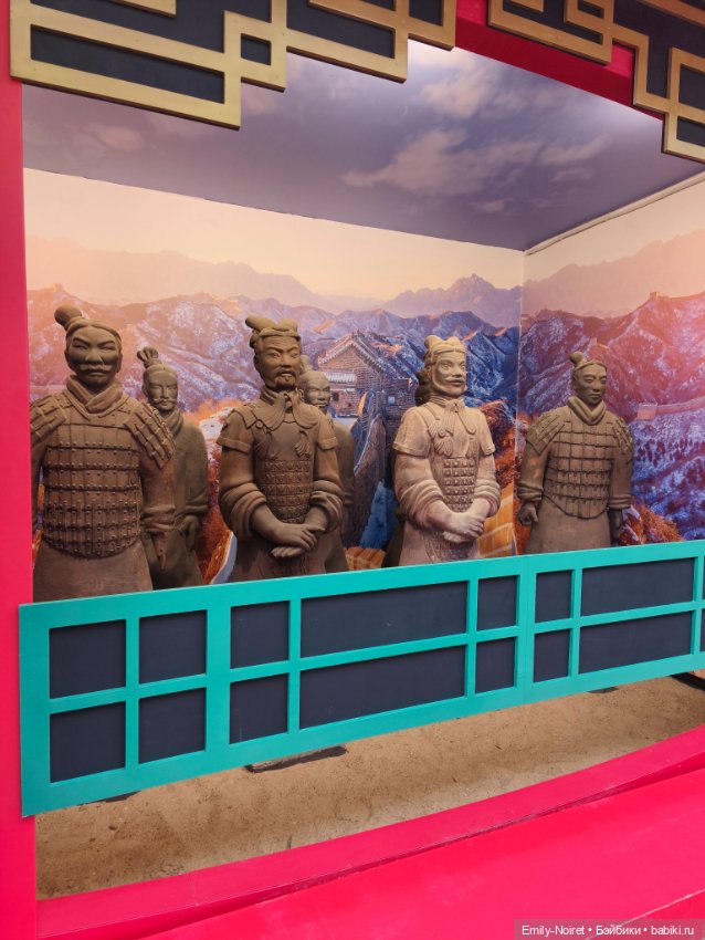 Бонни, Оливия, драконы, панды и Китай в Москве))