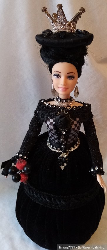 Шахматные Королевы, Императрицы и придворные дамы