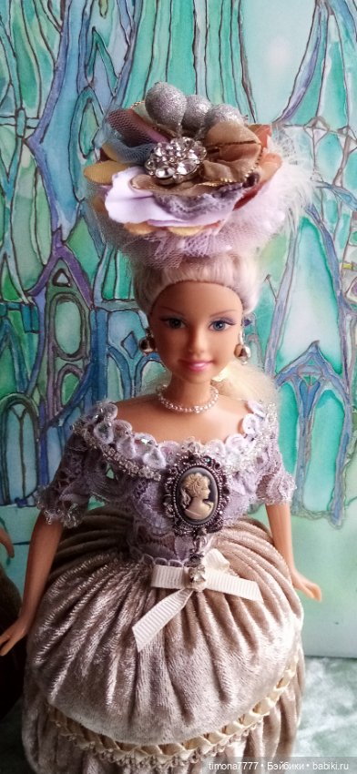 Шахматные Королевы, Императрицы и придворные дамы