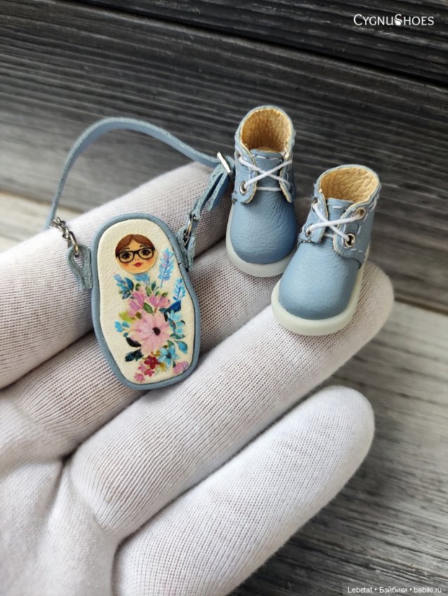 Микро обувь,с пол рубля. :)