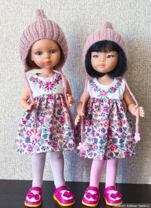 Двум сестричкам по одинаковому платью