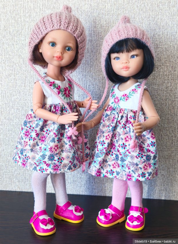 Двум сестричкам по одинаковому платью