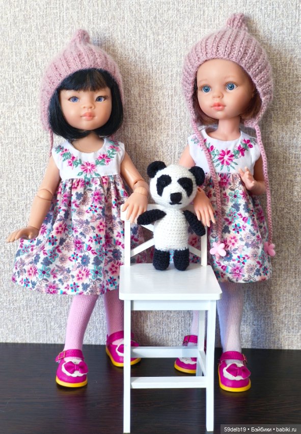 Двум сестричкам по одинаковому платью