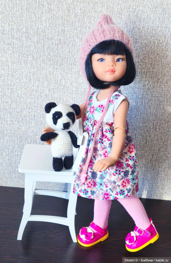 Двум сестричкам по одинаковому платью