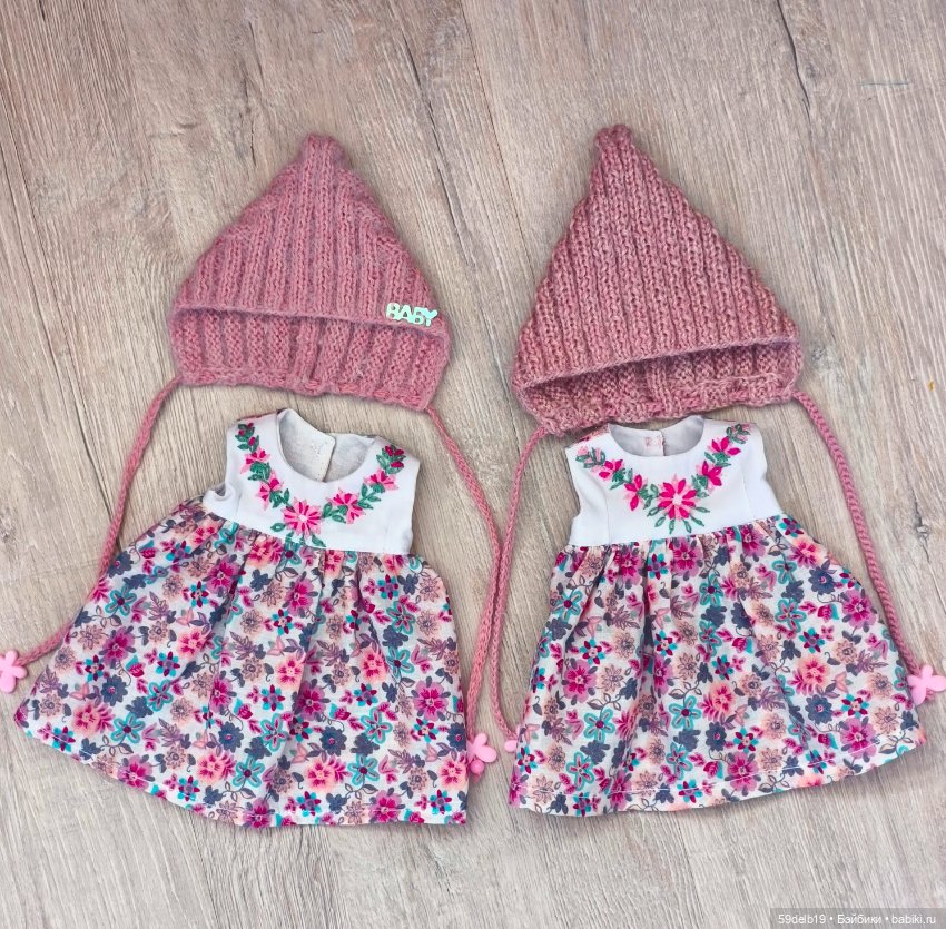 Двум сестричкам по одинаковому платью