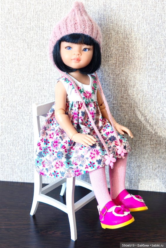 Двум сестричкам по одинаковому платью