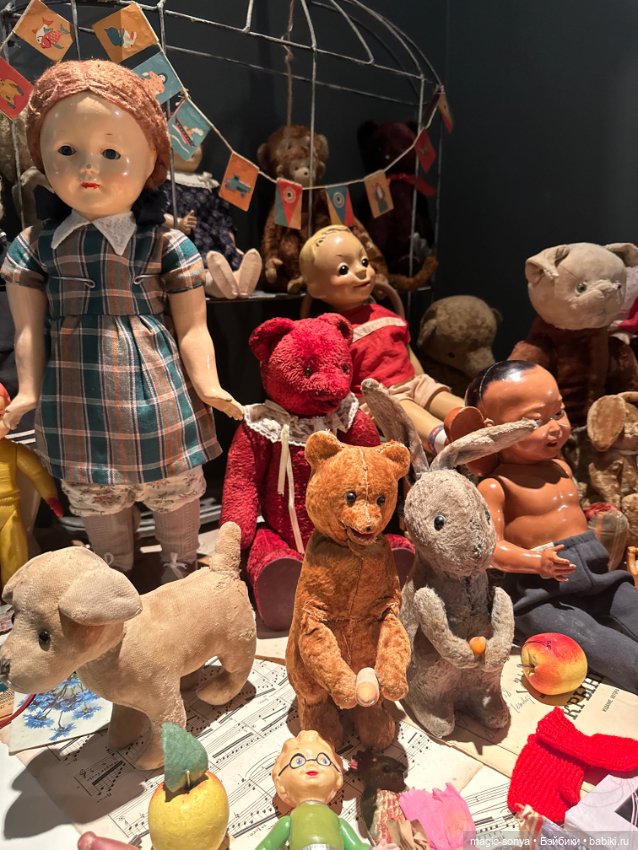 Наш стенд с советскими и антикварными куклами и игрушками на выставке «РОЗЫ-БЕРЕЗЫ» (фото 7)