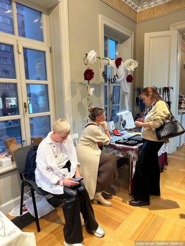 Наш стенд с советскими и антикварными куклами и игрушками на выставке «РОЗЫ-БЕРЕЗЫ» (фото 10)