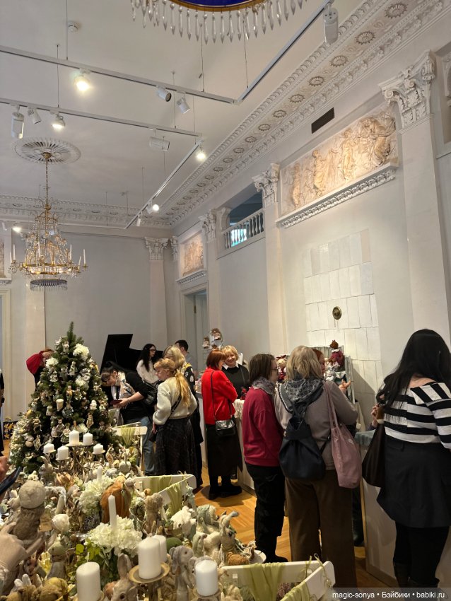 Наш стенд с советскими и антикварными куклами и игрушками на выставке «РОЗЫ-БЕРЕЗЫ»