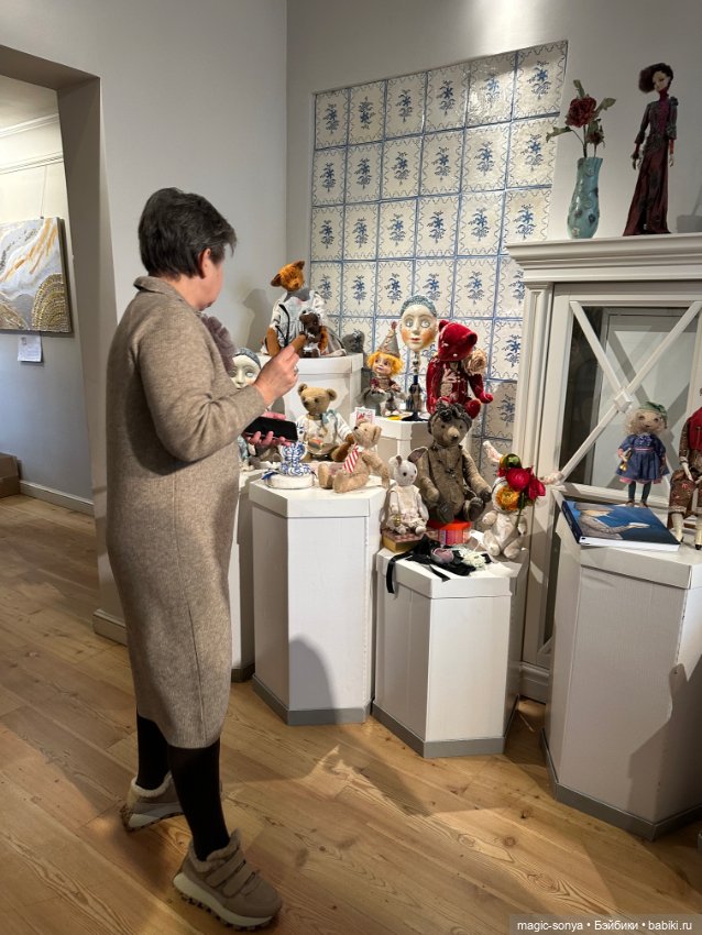 Наш стенд с советскими и антикварными куклами и игрушками на выставке «РОЗЫ-БЕРЕЗЫ»