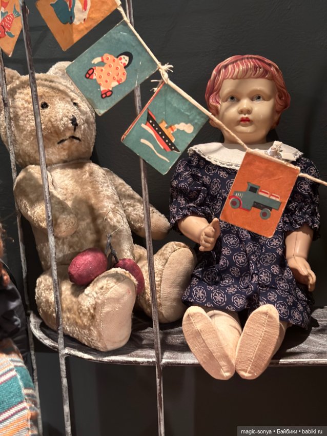 Наш стенд с советскими и антикварными куклами и игрушками на выставке «РОЗЫ-БЕРЕЗЫ» (фото 4)