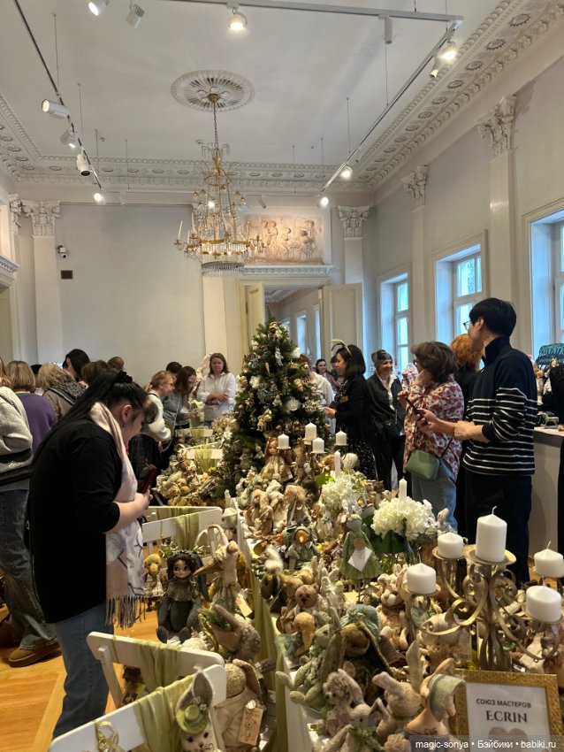 Наш стенд с советскими и антикварными куклами и игрушками на выставке «РОЗЫ-БЕРЕЗЫ»