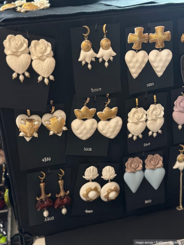 Наш стенд с советскими и антикварными куклами и игрушками на выставке «РОЗЫ-БЕРЕЗЫ»