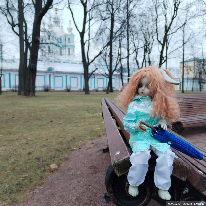 Зайка Флинт гуляет по Питеру)