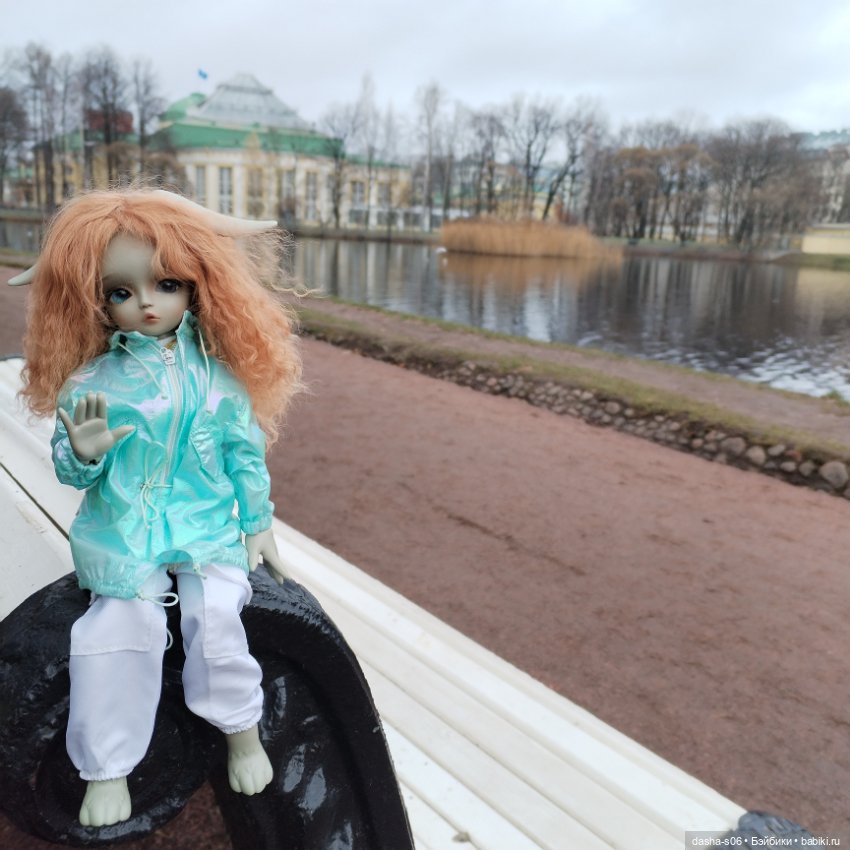 Зайка Флинт гуляет по Питеру)