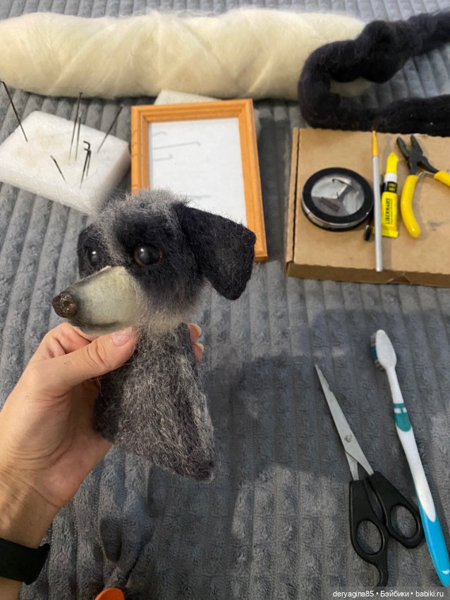 Портрет в процессе — Валяные игрушки из шерсти: сухое валяние (фото 7)