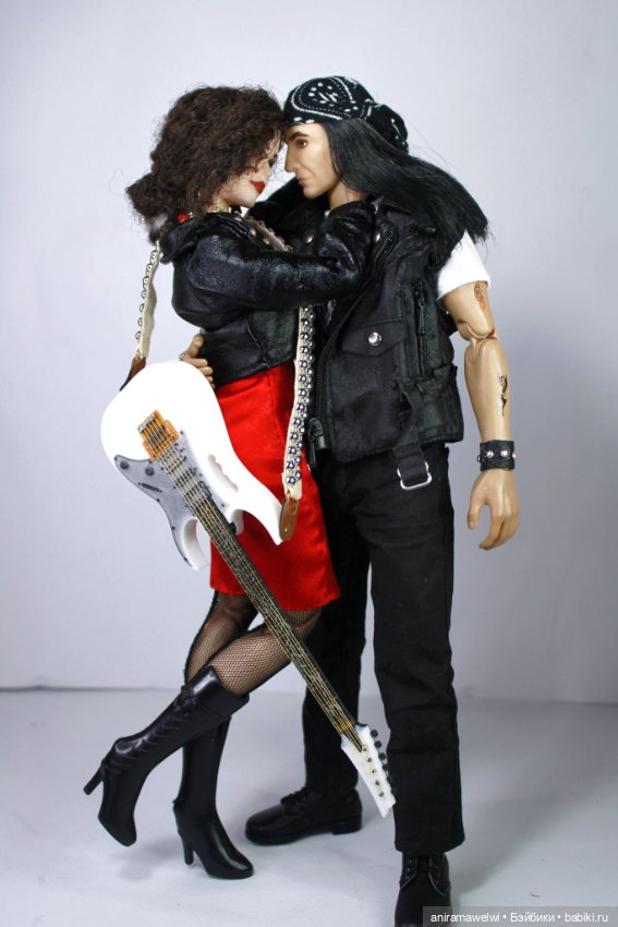 Что дарят рокеры своим девушкам (фото 9)