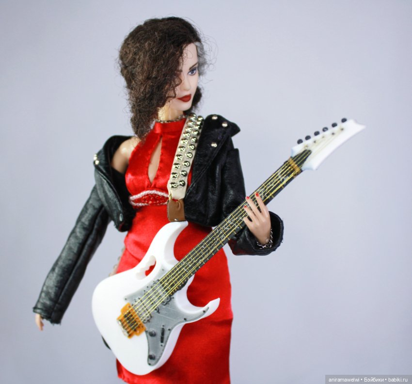 Что дарят рокеры своим девушкам (фото 5)