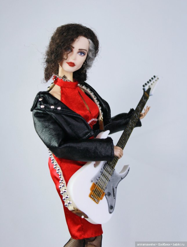 Что дарят рокеры своим девушкам (фото 3)