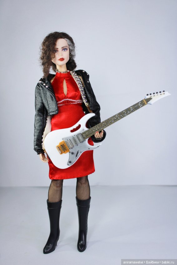 Что дарят рокеры своим девушкам (фото 4)