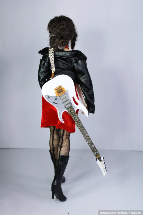 Что дарят рокеры своим девушкам (фото 8)