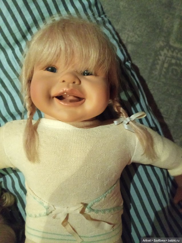 Дедушка продал мне эти куклы