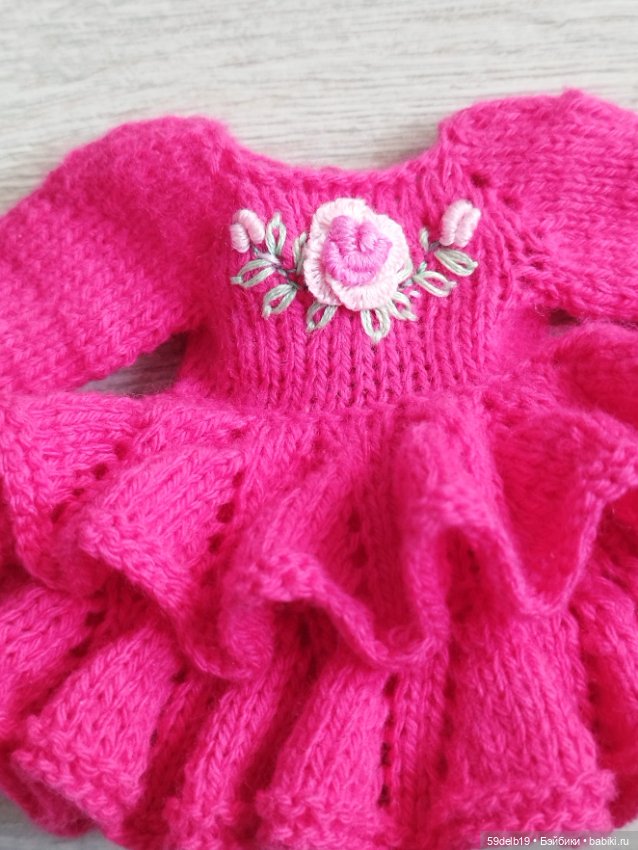 Малиновое платье с воланами для псевдо минипаолочки