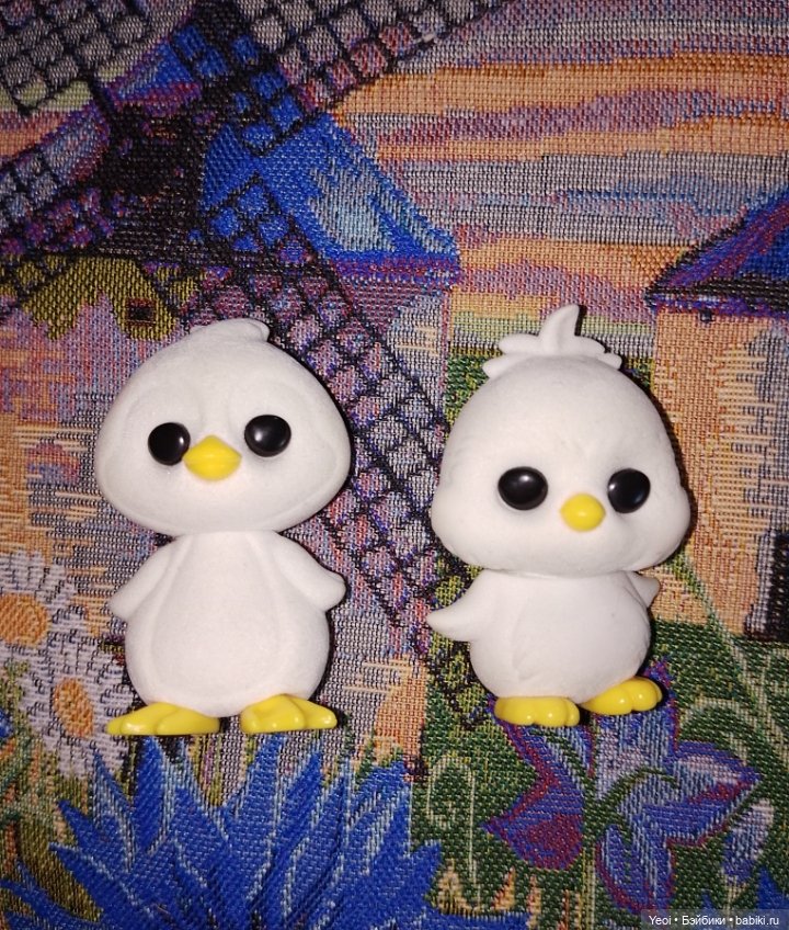 Пожалуйста, помогите опознать фигурки: пингвина и цыпленка