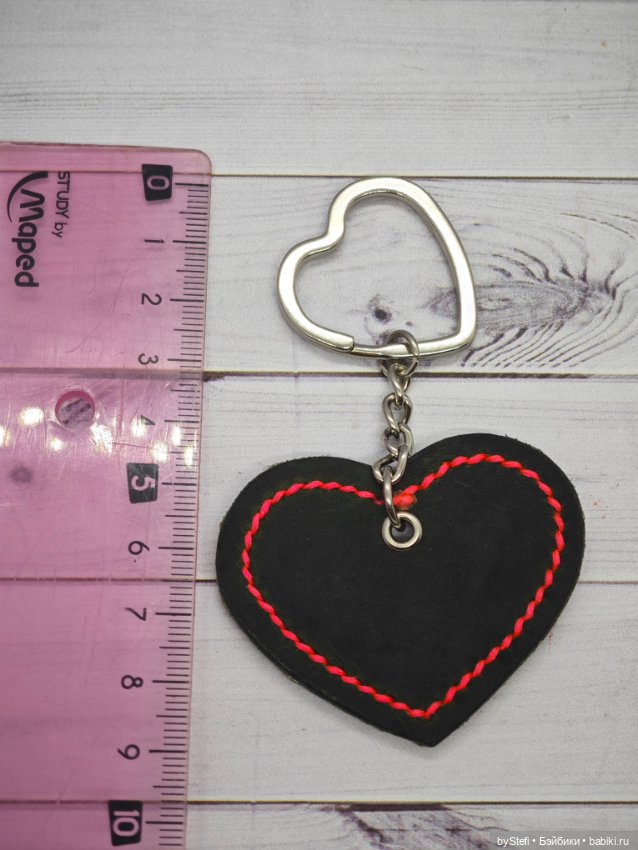 Брелок из кожи получился — Авторские игрушки из разных материалов: синельная проволока (фото 4)