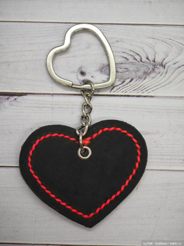 Брелок из кожи получился — Авторские игрушки из разных материалов: синельная проволока (фото 5)