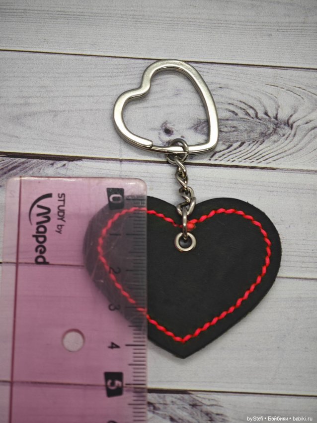 Брелок из кожи получился — Авторские игрушки из разных материалов: синельная проволока (фото 3)