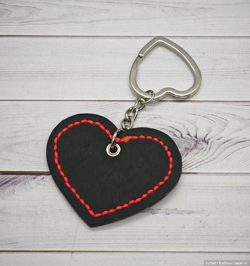 Брелок из кожи получился — Авторские игрушки из разных материалов: синельная проволока