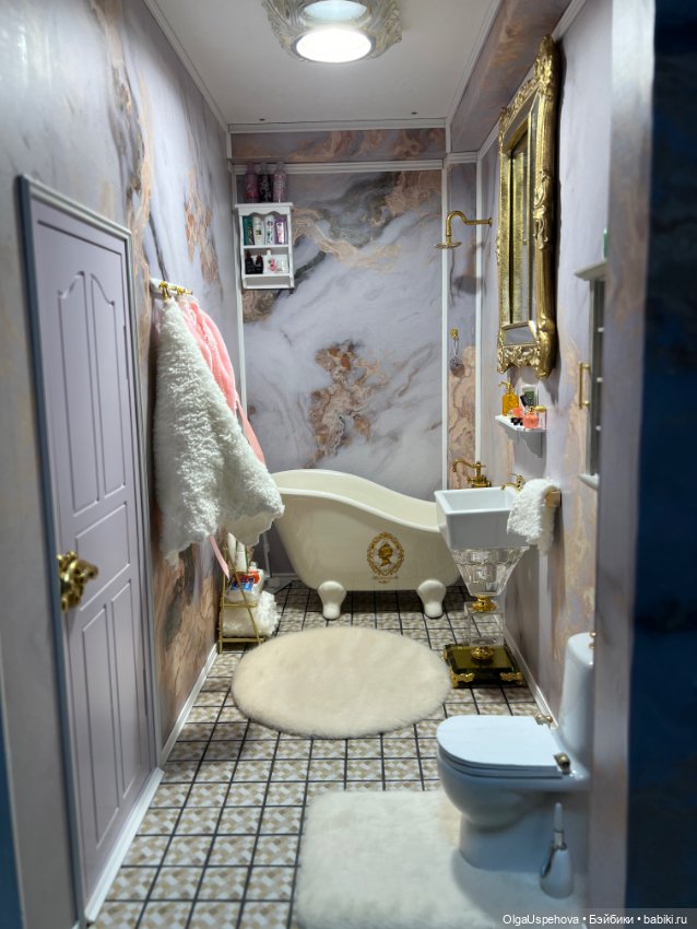 Ванная комната в кукольном доме