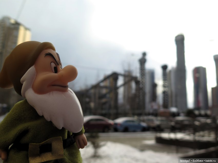 Внезапные жители в деревне у Маяка