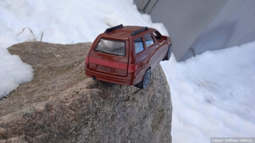 Приключения бордовой машинки зимой