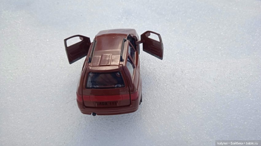 Приключения бордовой машинки зимой