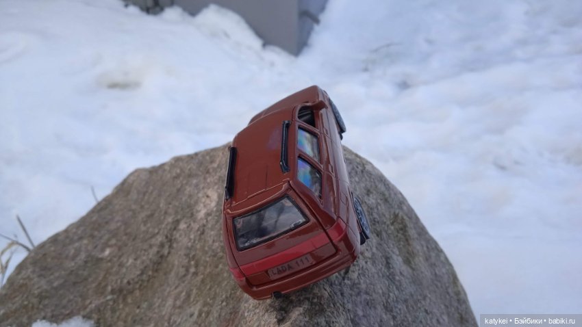 Приключения бордовой машинки зимой
