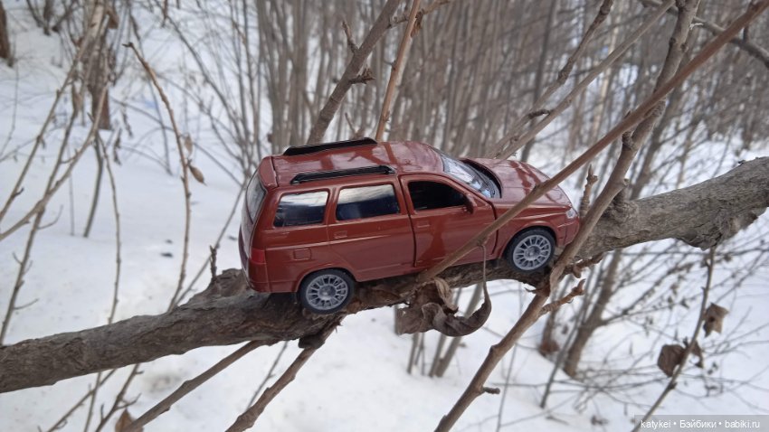 Приключения бордовой машинки зимой